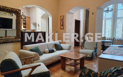  Satılık 4   Daire in Sololaki dist. (Old Tbilisi)  in Iashvili st. 