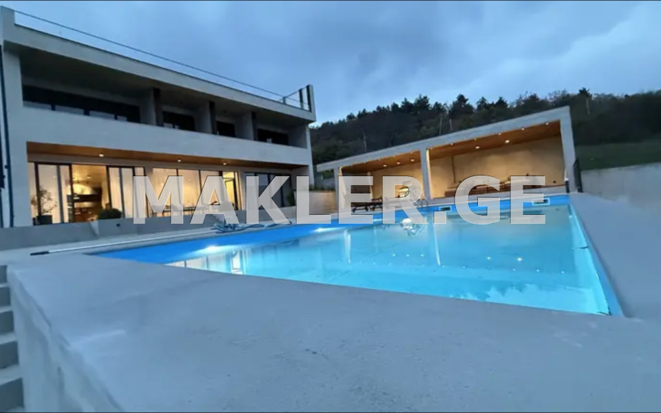  For Rent 490 m² space Private House in Tabakhmela
