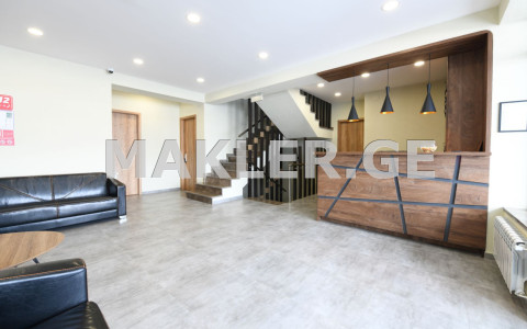  იყიდება 840 m² ფართობის კომერციული ფართი გუდაურში
