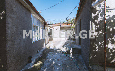  იყიდება 400 m² ფართობის საკუთარი სახლი ისანში