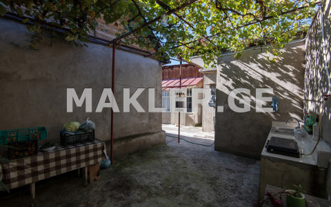  იყიდება 400 m² ფართობის საკუთარი სახლი ისანში