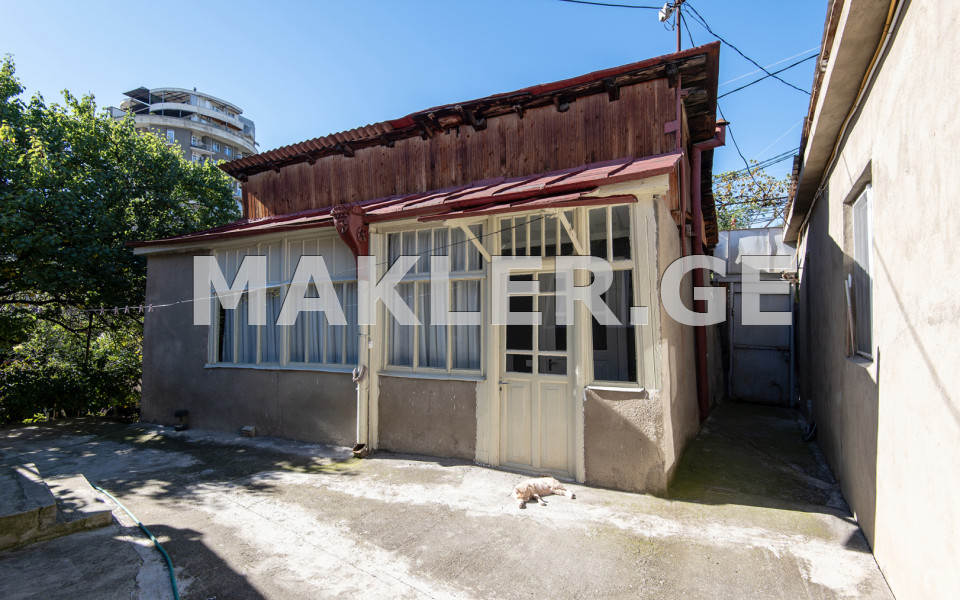 იყიდება 400 m² ფართობის საკუთარი სახლი ისანში