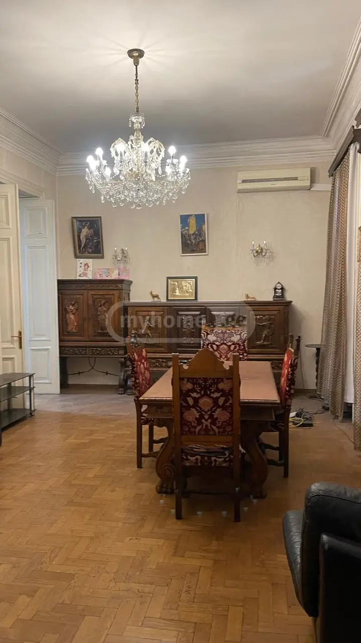  Продается 5 комнатная  Квартира на Мтацминда  (Старый Тбилиси)  на пл. Орбелиани 