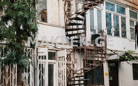  For Sale 2 room  Apartment in Sololaki dist. (Old Tbilisi)  in Leonidze st. 