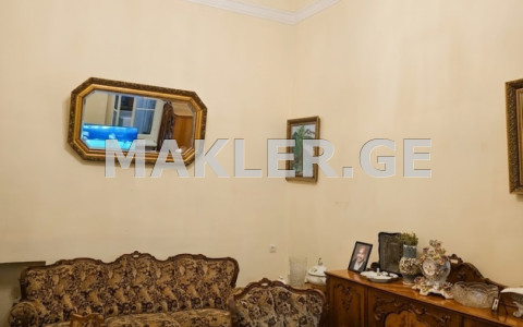  Продается 4 комнатная  Квартира на Мтацминда  (Старый Тбилиси)  на ул. Мтквари 