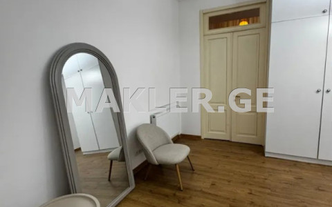  Satılık 2   Daire in Sololaki dist. (Old Tbilisi)  in Machabeli st. 