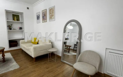  למכירה 2 חֶדֶר  דִירָה in Sololaki dist. (Old Tbilisi)  in Machabeli st. 