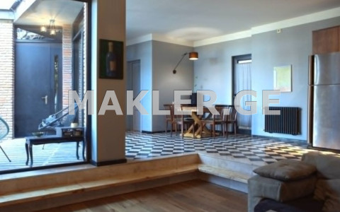  Сдаётся 220 m² площадь Частный дом на Мтацминда  (Старый Тбилиси)  в  проходе С. Залдастанишвили 