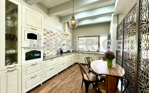  للبيع 650 m² space منزل خاص in Kojori
