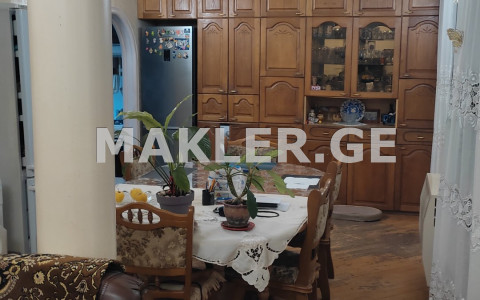  出售 6 room  公寓 萨布尔塔洛区  in Vazha-pshavela avenue 