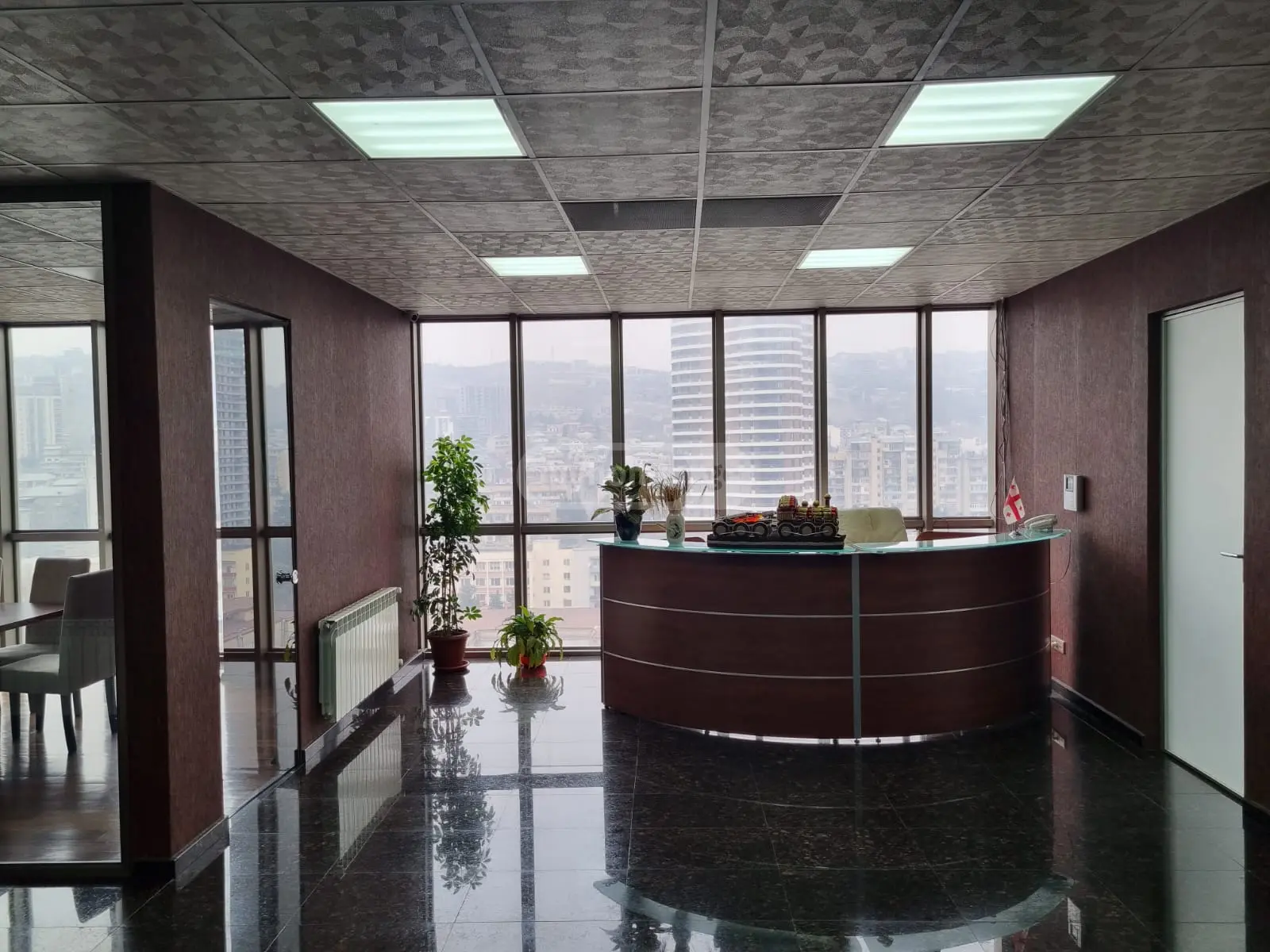  ქირავდება 250 m² ფართობის კომერციული ფართი ლილოში  ყაზბეგის ქუჩაზე 