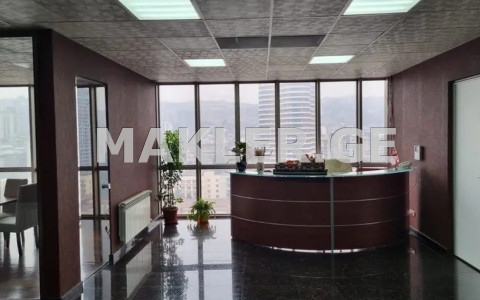  ქირავდება 250 m² ფართობის კომერციული ფართი საბურთალოზე  ალ. ყაზბეგის გამზირზე 