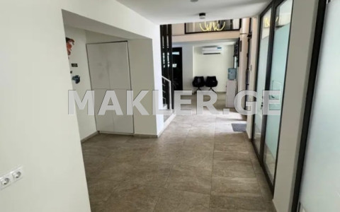  ქირავდება 250 m² ფართობის ოფისი საბურთალოზე  ნუცუბიძის ქუჩაზე 