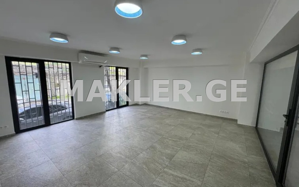  ქირავდება 250 m² ფართობის ოფისი საბურთალოზე  ნუცუბიძის ქუჩაზე 