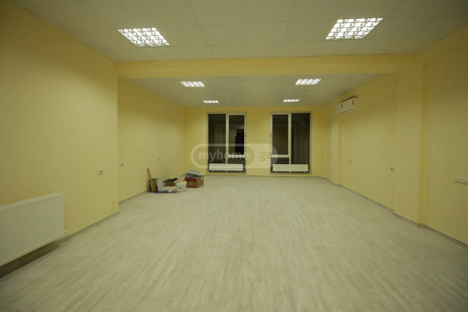 ქირავდება 95 m² ფართობის კომერციული ფართი დიდ დიღომში  გიორგი ბრწყინვალეს ქუჩაზე 