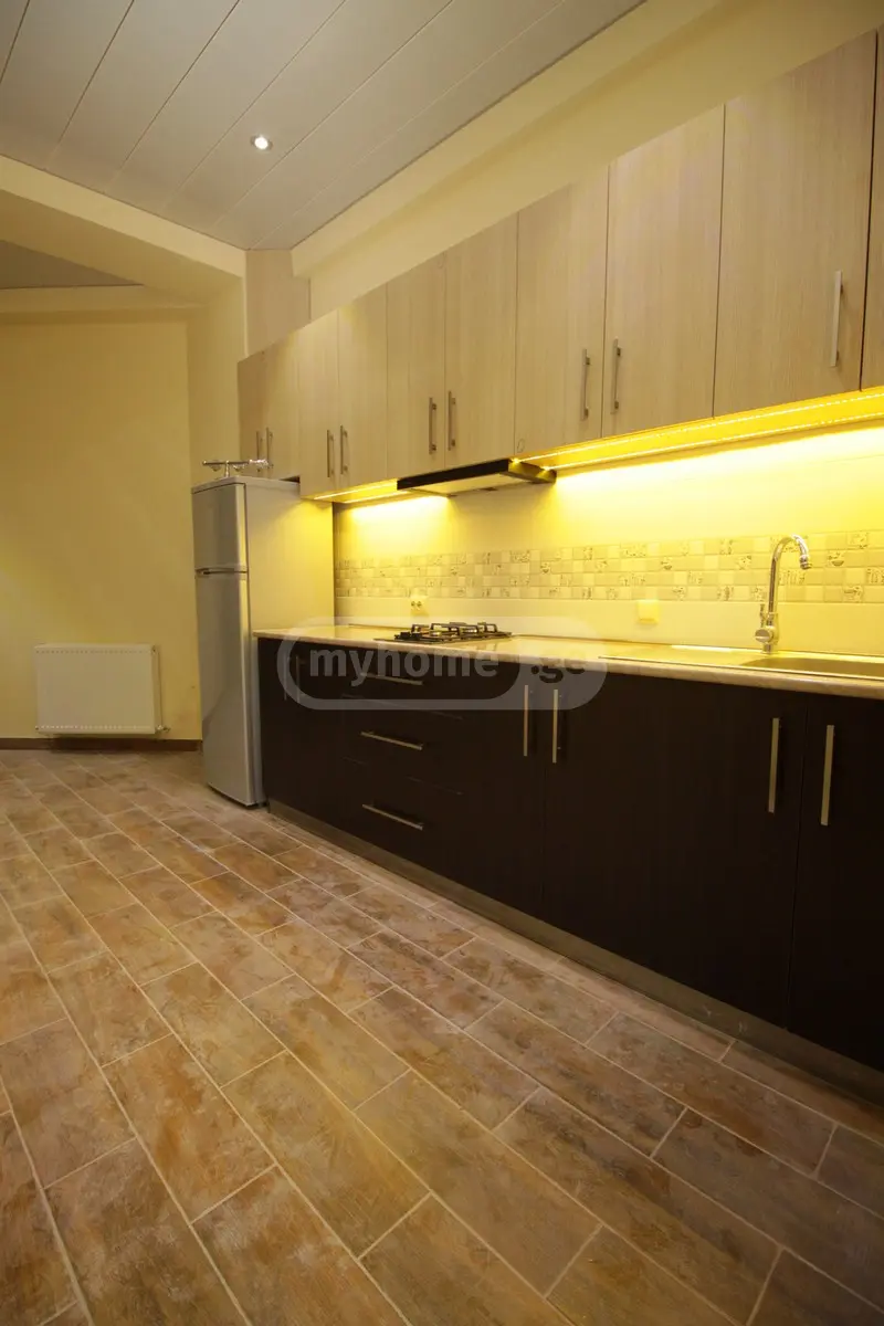 ქირავდება 95 m² ფართობის კომერციული ფართი დიდ დიღომში  გიორგი ბრწყინვალეს ქუჩაზე 