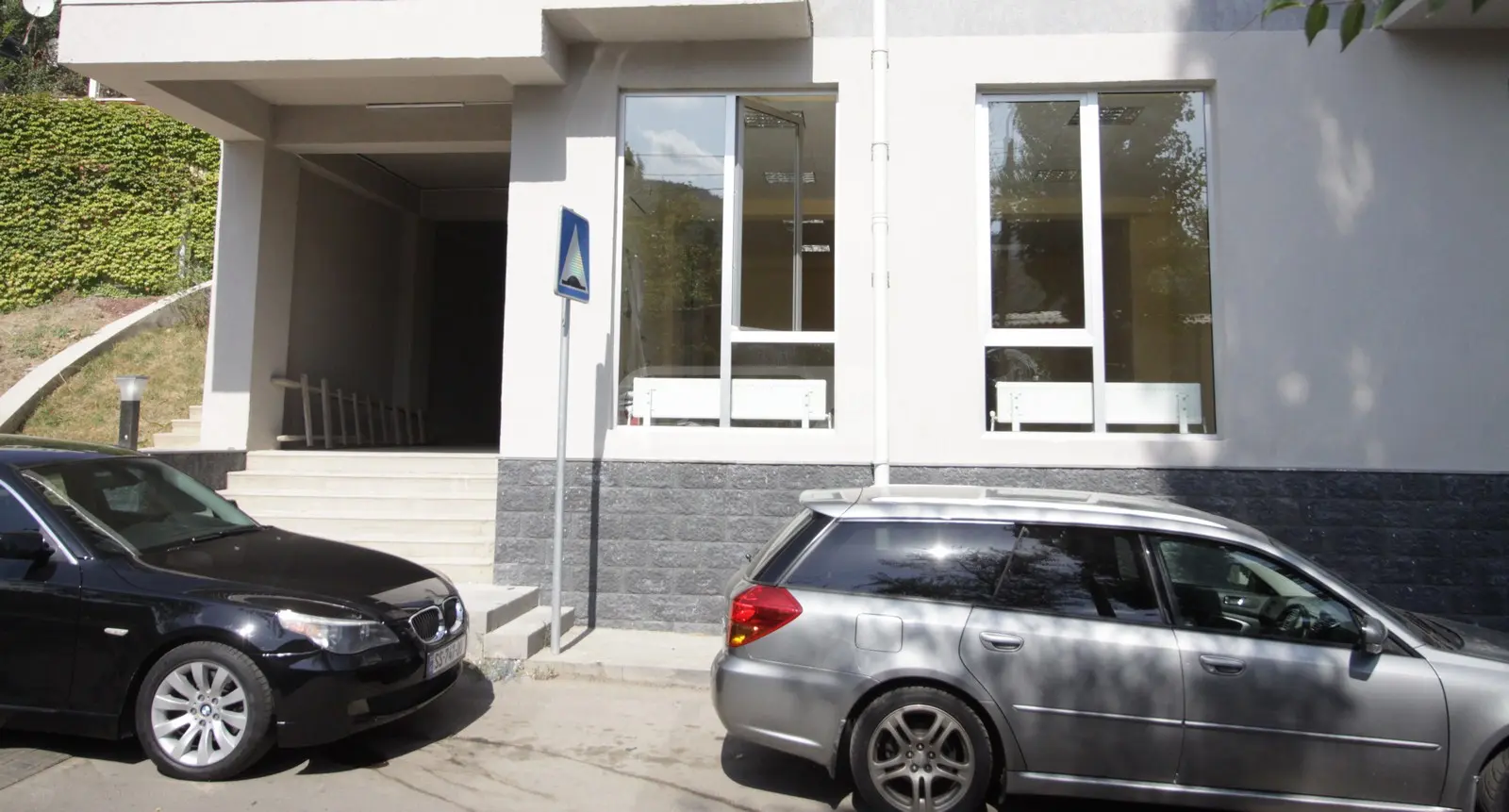  ქირავდება 95 m² ფართობის კომერციული ფართი დიდ დიღომში  გიორგი ბრწყინვალეს ქუჩაზე 