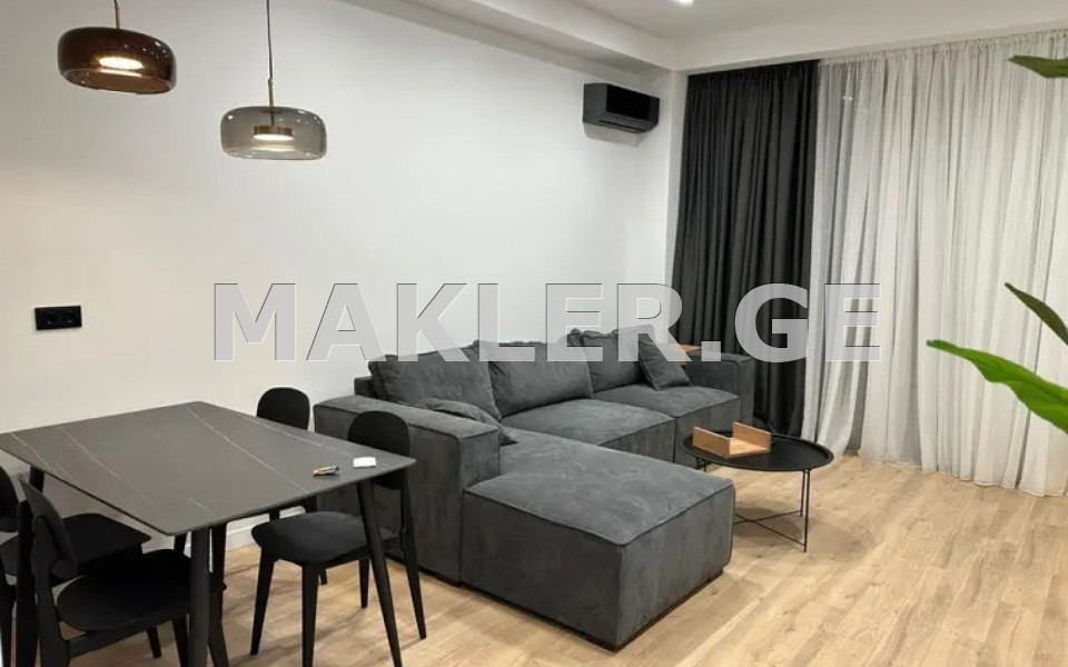  იყიდება 2 ოთახიანი  ბინა საბურთალოზე  უნივერსიტეტის ქუჩაზე 