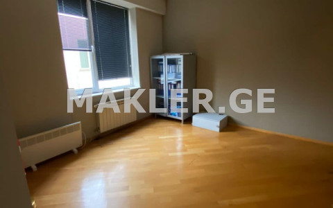  იყიდება 303 m² ფართობის ოფისი ვაკეში