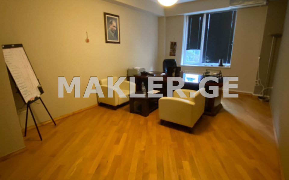  იყიდება 303 m² ფართობის ოფისი ვაკეში