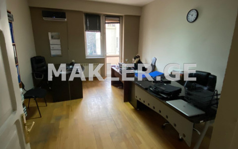 იყიდება 303 m² ფართობის ოფისი ვაკეში