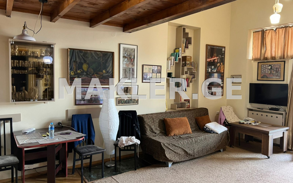  Продается 3 комнатная  Квартира на Мтацминда  (Старый Тбилиси)  на пр. Руставели 