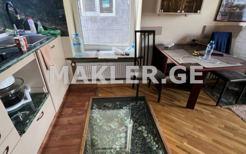  Продается 3 комнатная  Квартира на Мтацминда  (Старый Тбилиси)  на пр. Руставели 