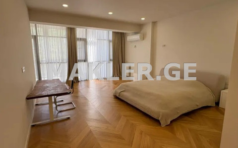  למכירה 5 חֶדֶר  דִירָה in Vake dist.  in I. Chavchavadze Ave. 
