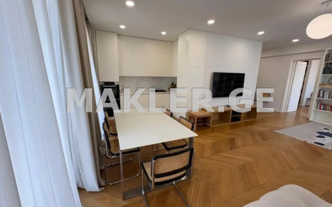  למכירה 5 חֶדֶר  דִירָה in Vake dist.  in I. Chavchavadze Ave. 
