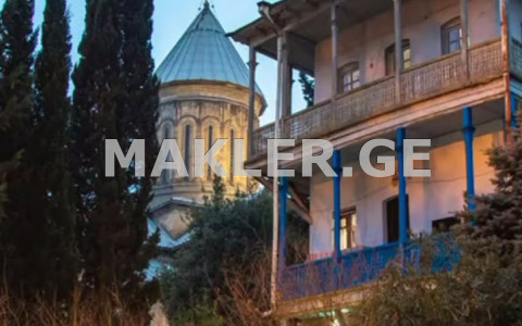  למכירה 1 חֶדֶר  דִירָה in Sololaki dist. (Old Tbilisi)  in Erekle II square 