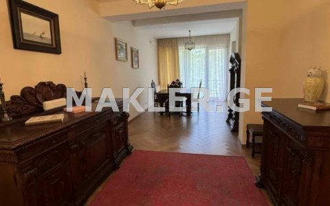  להשכרה 5 חֶדֶר  דִירָה in Vake dist.  on Tamarashvili st. 
