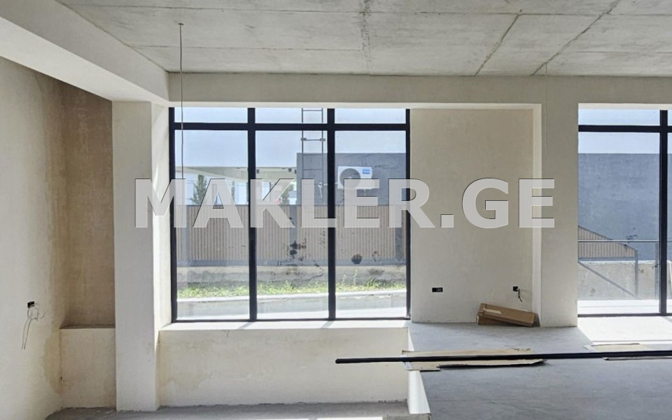  იყიდება 525 m² ფართობის საკუთარი სახლი ლისის ტბაზე