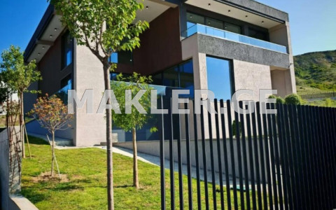  出售 450 m² space 私人+独立屋 near the Lisi lake