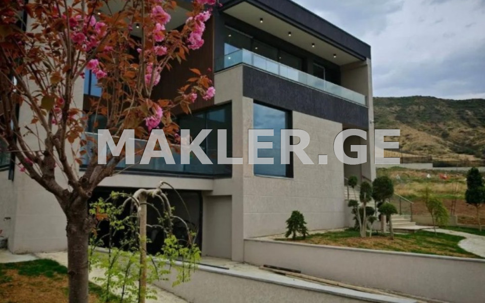  出售 450 m² space 私人+独立屋 near the Lisi lake