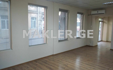  להשכרה 70 m² מֶרחָב מסחרי חלל in Chugureti dist.  on Gogol St. 