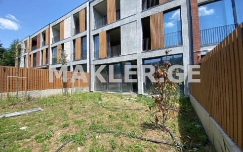  出售 335 m² space 私人+独立屋 in Oqrokana