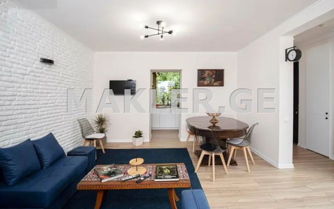  For Rent 4 room  Apartment in Mtatsminda dist. (Old Tbilisi)  in Vezini st. 