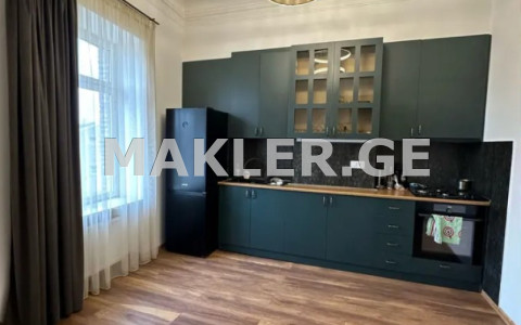  להשכרה 5 חֶדֶר  דִירָה in Sololaki dist. (Old Tbilisi)  in Saiatnova st. 