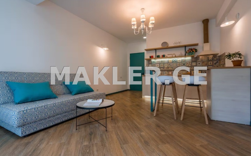  For Sale 5 room  Apartment in Sololaki dist. (Old Tbilisi)  in Amagleba st. 