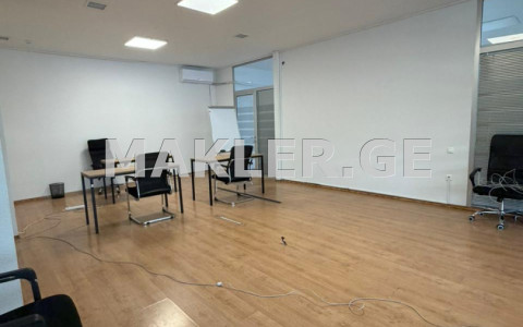 للإيجار 250 m² space تجاري in Avlabari dist.  in Metekhi turn 