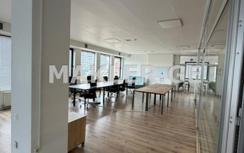  للإيجار 250 m² space تجاري in Avlabari dist.  in Metekhi turn 