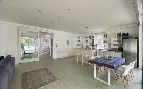  للبيع للإيجار 350 m² space منزل خاص in Shindisi