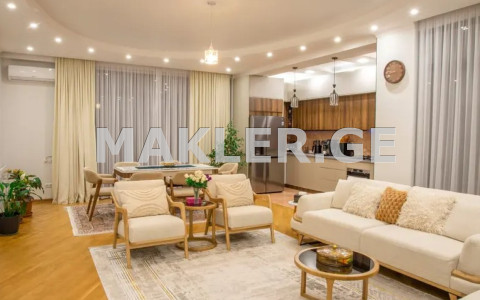  出售 3 room  公寓 萨布尔塔洛区  in Burdzgla st. 
