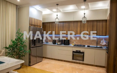  出售 3 room  公寓 萨布尔塔洛区  in Burdzgla st. 