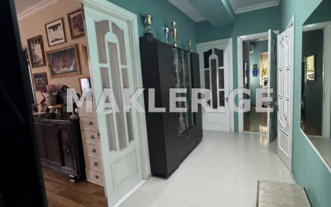  出售 4 room  公寓 萨布尔塔洛区  in M.Asatiani st. 