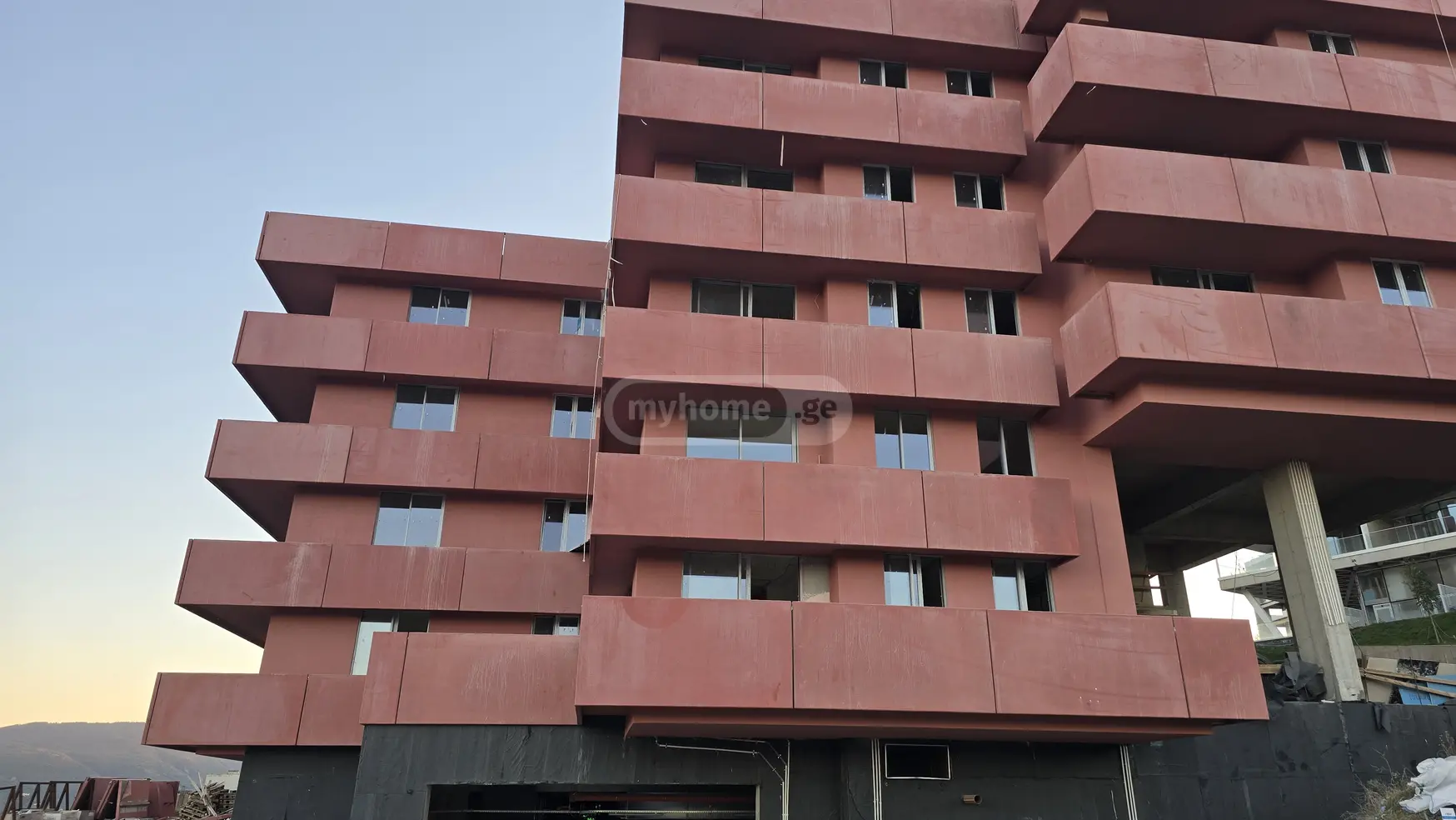  出售 4 room  公寓 near the Lisi lake