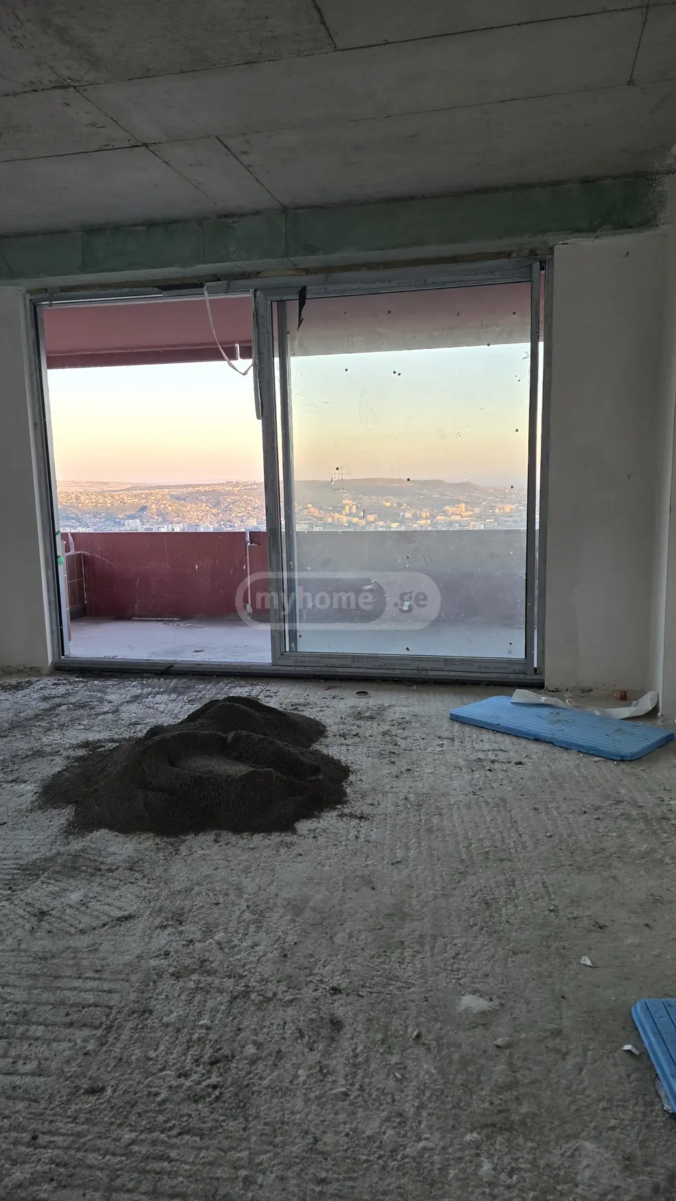  出售 4 room  公寓 near the Lisi lake