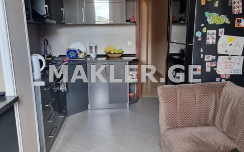  出售 4 room  公寓 萨布尔塔洛区  in Tamarashvili st. 