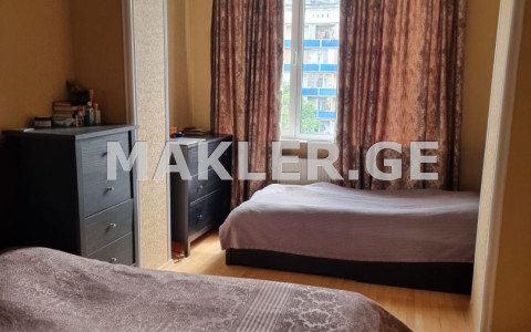  出售 4 room  公寓 萨布尔塔洛区  in Tamarashvili st. 