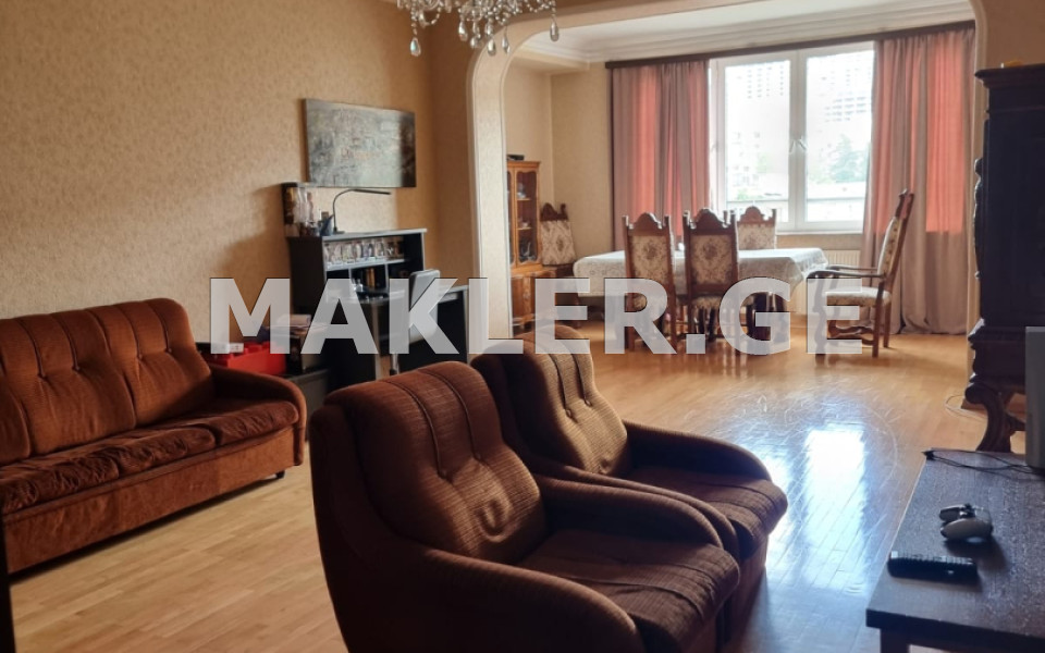  出售 4 room  公寓 萨布尔塔洛区  in Tamarashvili st. 